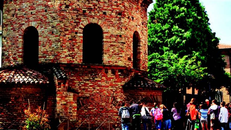 La città raccontata da viaggiatori e residenti La città raccontata da viaggiatori e residenti