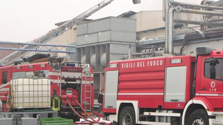 Eurovo devastata dalle fiamme, distrutti due capannoni Eurovo devastata dalle fiamme, distrutti due capannoni