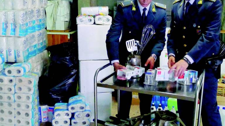 Dipendente comunale ruba la merce nei magazzini per andarla poi a rivendere Dipendente comunale ruba la merce nei magazzini per andarla poi a rivendere