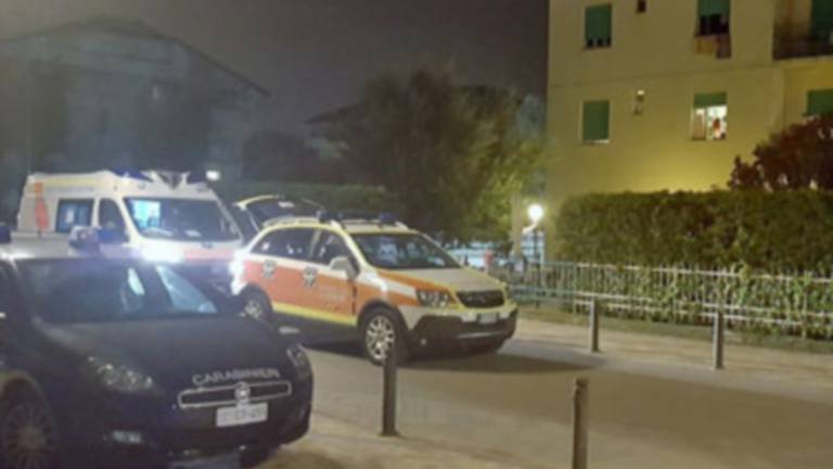 Bimbo vola dalla finestra, è grave Bimbo vola dalla finestra, è grave