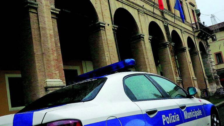 Miramare: scarsa igiene e occupazione irregolare, 20 esercizi multati Miramare: scarsa igiene e occupazione irregolare, 20 esercizi multati