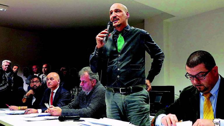 Esplode la rabbia: noi i nomadi non li vogliamo Esplode la rabbia: noi i nomadi non li vogliamo