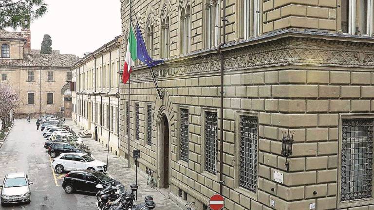 BUONE NOTIZIE PER LA PRIMA BANCA DI RIMINI Gli ispettori di Bankitalia lasciano la Carim BUONE NOTIZIE PER LA PRIMA BANCA DI RIMINI Gli ispettori di Bankitalia lasciano la Carim