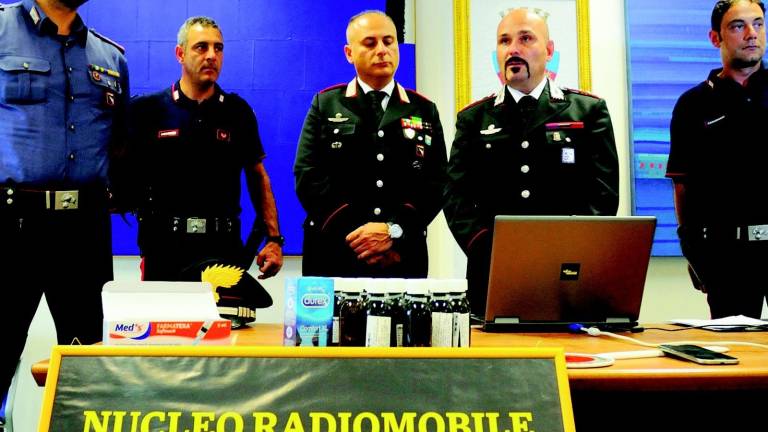 La imbottisce di droga per farla prostituire La imbottisce di droga per farla prostituire