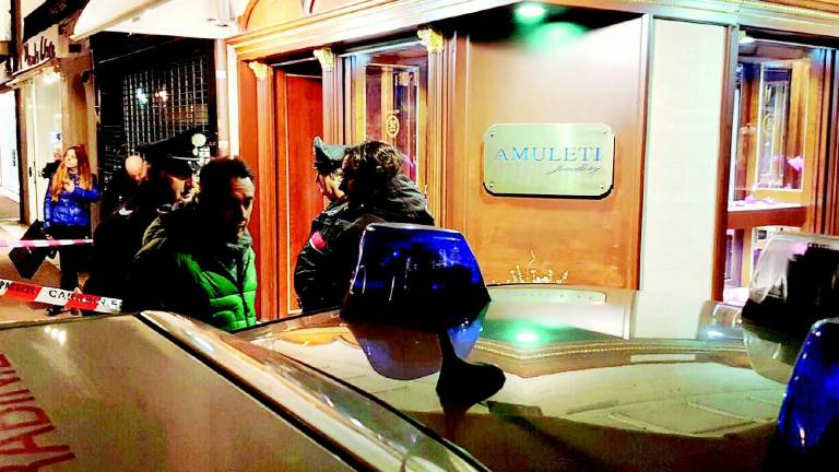 Massacrò di botte la commessa: in cella il rapinatore violento Massacrò di botte la commessa: in cella il rapinatore violento