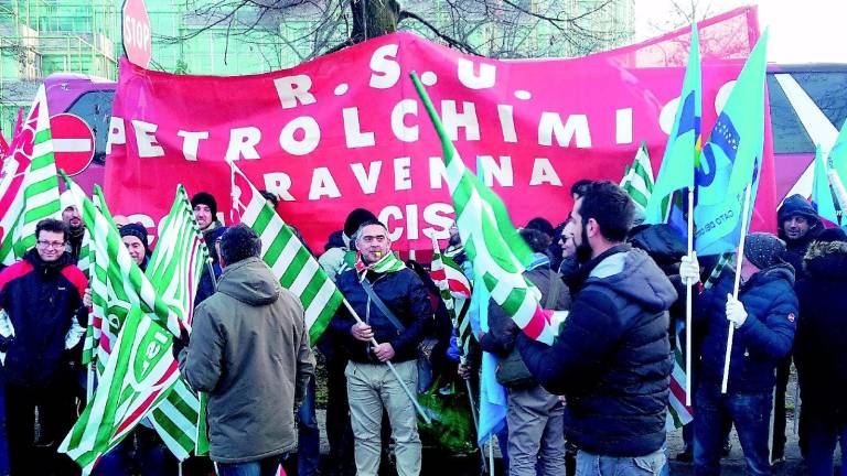 «Giù le mani dal polo chimico» «Giù le mani dal polo chimico»