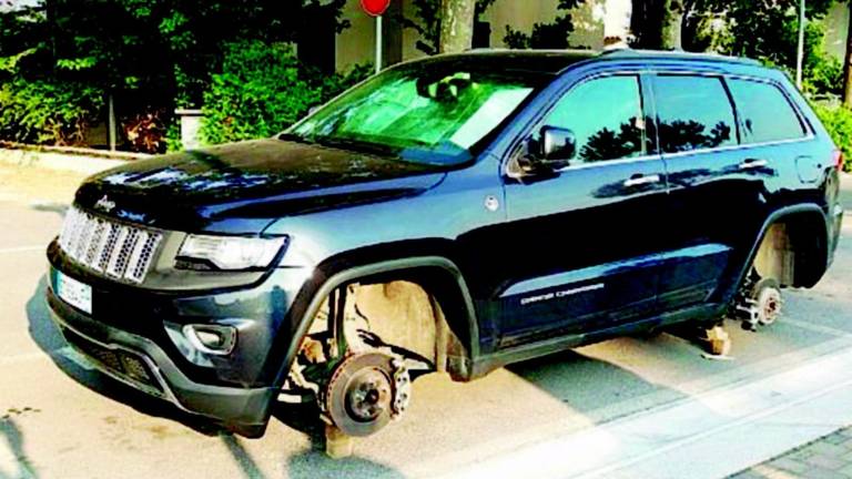 Ritrova il Suv senza ruote Ritrova il Suv senza ruote