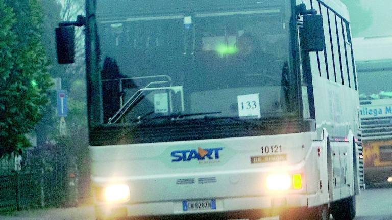 Autista di un autobus preso a pugni Autista di un autobus preso a pugni