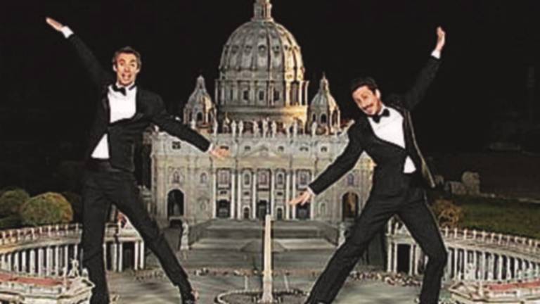 Girata a Italia in Miniatura la sigla di Giass, nuovo programma di Luca & Paolosu Canale 5 Girata a Italia in Miniatura la sigla di Giass, nuovo programma di Luca & Paolosu Canale 5