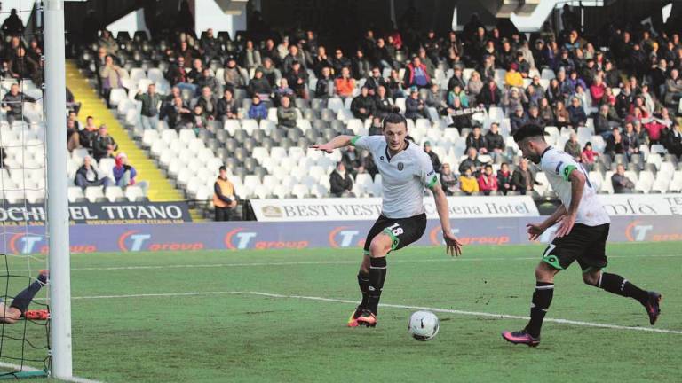 Il Cesena trova tre punti d'oro sotto l'albero Il Cesena trova tre punti d'oro sotto l'albero