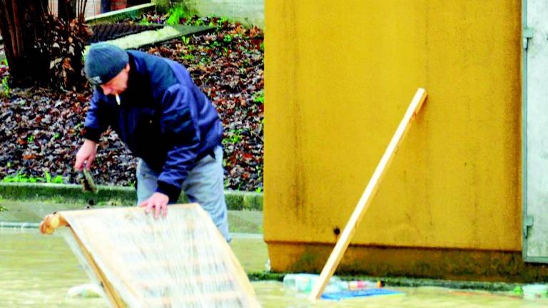 Straripano i fiumi: è un disastro Straripano i fiumi: è un disastro