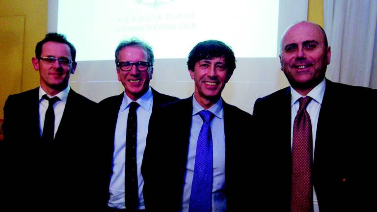 Professionisti in campo per il futuro del calcio locale Professionisti in campo per il futuro del calcio locale