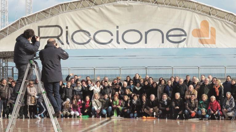 Sei di Riccione se ti ricordi... primo meeting con foto di gruppo Sei di Riccione se ti ricordi... primo meeting con foto di gruppo