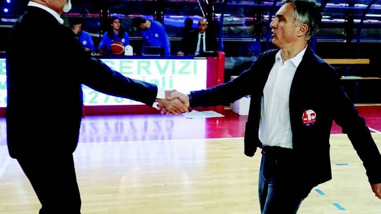 L'Andrea Costa vince il derby e si mette in salvo L'Andrea Costa vince il derby e si mette in salvo