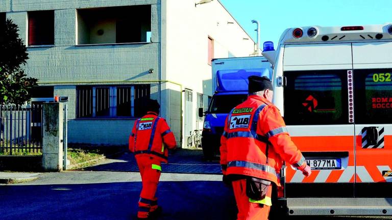 Cade da 4 metri, è grave Cade da 4 metri, è grave
