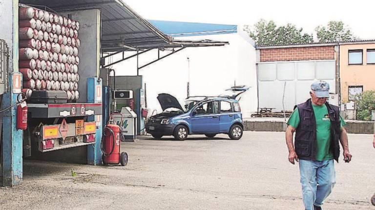 Colpo in pieno giorno al distributore Colpo in pieno giorno al distributore