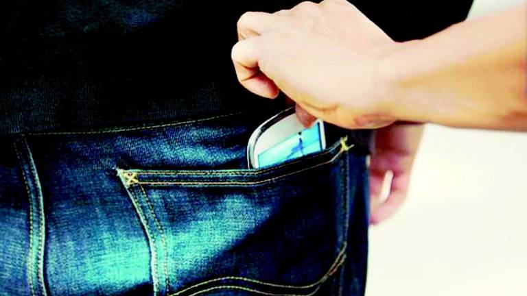 Ancora un furto di cellulare ad opera di un minorenne Ancora un furto di cellulare ad opera di un minorenne