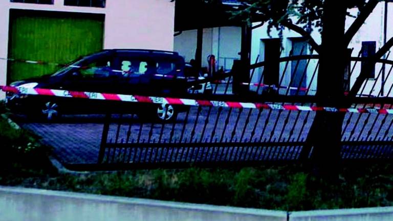 Travolta dal cancello muore bimba di 6 anni Travolta dal cancello muore bimba di 6 anni