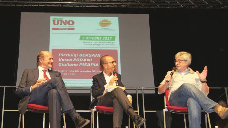 Bagno di folla per il ritorno di Errani: «Costruiamo la nuova casa della sinistra» Bagno di folla per il ritorno di Errani: «Costruiamo la nuova casa della sinistra»