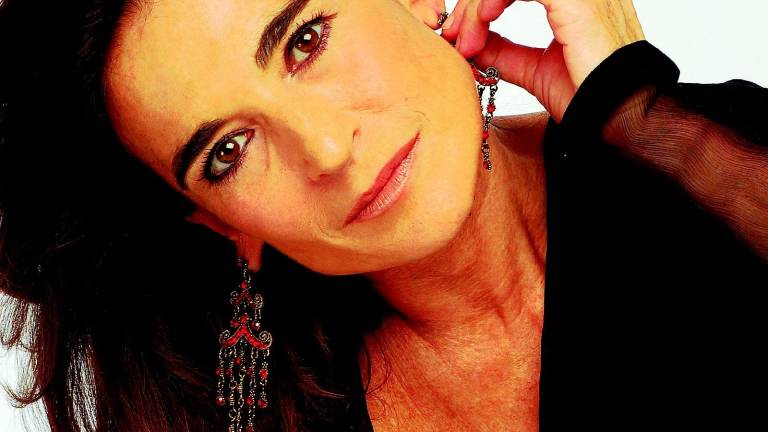 Sola, passionale e libera Lina Sastri, una Lupa senza preconcetti Sola, passionale e libera Lina Sastri, una Lupa senza preconcetti