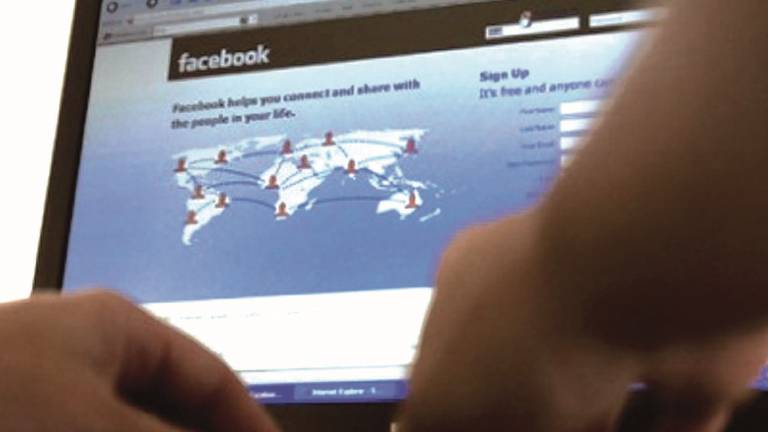 Bavaglio sui social network ai dipendenti Critiche alle nuove regole anche in giunta Bavaglio sui social network ai dipendenti Critiche alle nuove regole anche in giunta
