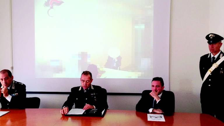 Intasca una mazzetta, agente delle Entrate arrestato Intasca una mazzetta, agente delle Entrate arrestato