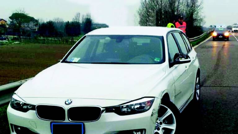 Auto pirata contro mano sulla E45, sbatte e scappa Auto pirata contro mano sulla E45, sbatte e scappa