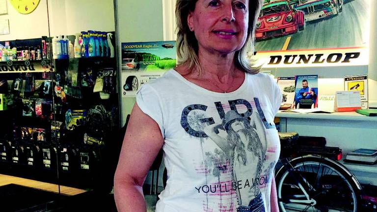I vandali fanno strage di gomme: decine di auto coi copertoni squarciati I vandali fanno strage di gomme: decine di auto coi copertoni squarciati