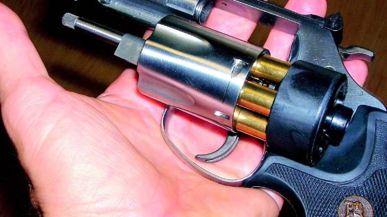 Un 88enne minaccia il vicino con la 38 Special Un 88enne minaccia il vicino con la 38 Special