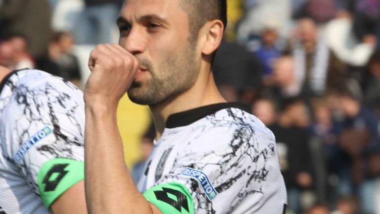 Cesena, notte da re: batte il Crotone e rivede i play-off Cesena, notte da re: batte il Crotone e rivede i play-off