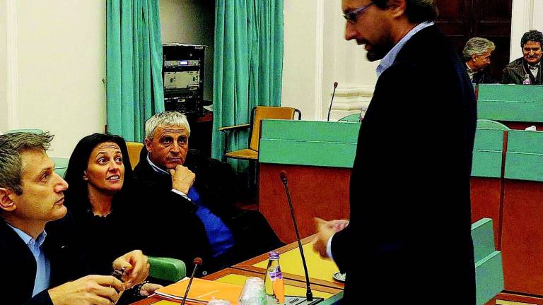 Protesta in Provincia: «Gnassi latitante, perdiamo i contributi» Protesta in Provincia: «Gnassi latitante, perdiamo i contributi»