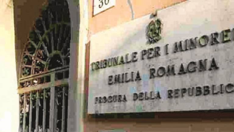 Aggredita a 15 anni dalle amiche gelose Aggredita a 15 anni dalle amiche gelose