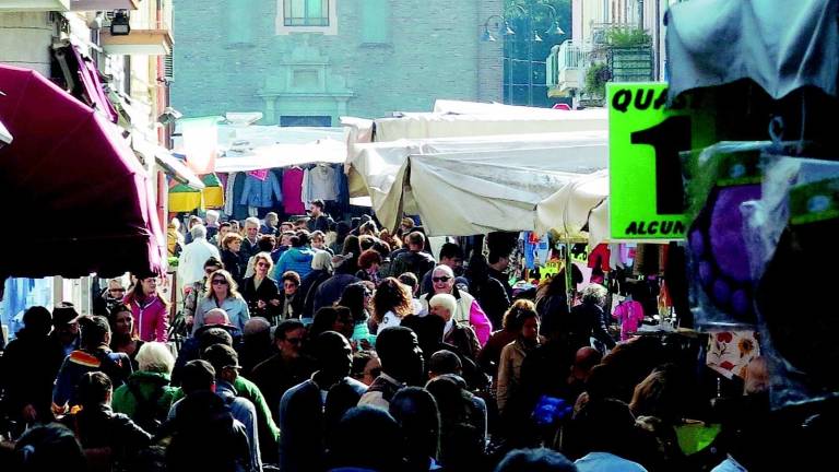 Categorie: mercato promosso da Confcommercio e Confesercenti Categorie: mercato promosso da Confcommercio e Confesercenti