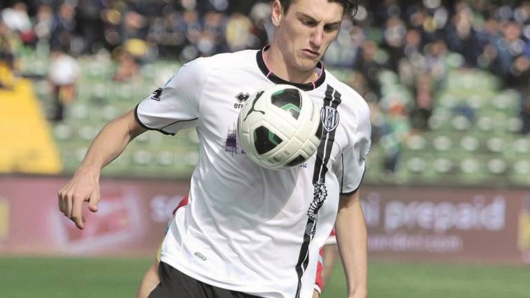 Il Cesena si rialza e supera l'Avellino Il Cesena si rialza e supera l'Avellino