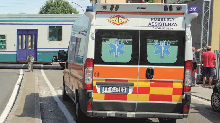 Giovane donna muore travolta dal treno Giovane donna muore travolta dal treno