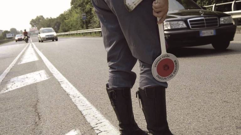 Diciottenne al volante senza patente Diciottenne al volante senza patente