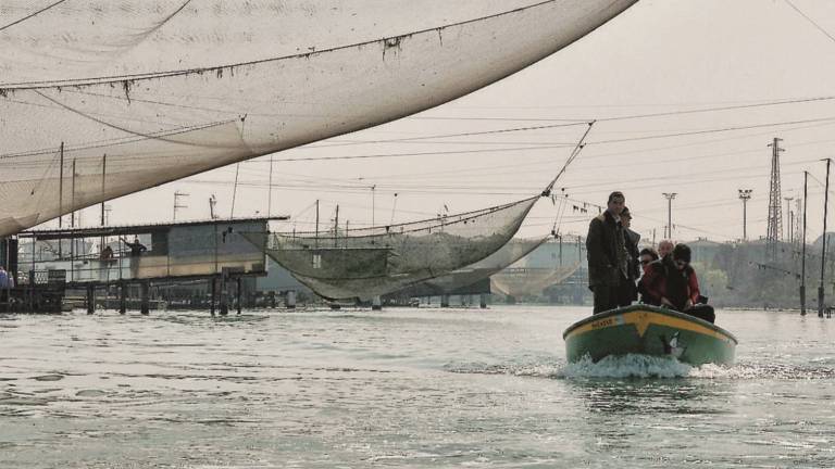 Veleni interrati in mezzo alla Baiona, scatta il sopralluogo degli inquirenti Veleni interrati in mezzo alla Baiona, scatta il sopralluogo degli inquirenti