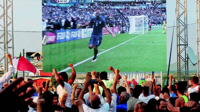La Riviera esplode di gioia con i gol di Chiellini e Pellè La Riviera esplode di gioia con i gol di Chiellini e Pellè