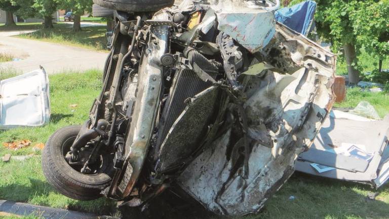 Scontro tra furgoni, muore 27enne Scontro tra furgoni, muore 27enne