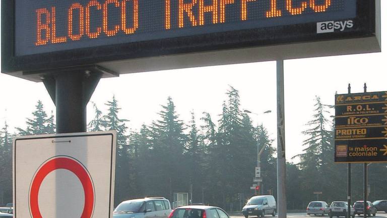 Polveri sottili alle stelle. Domenica blocco del traffico Polveri sottili alle stelle. Domenica blocco del traffico