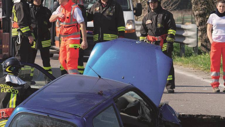 Chiuso per avvallamenti sospetti il ponte di Lido Adriano Chiuso per avvallamenti sospetti il ponte di Lido Adriano