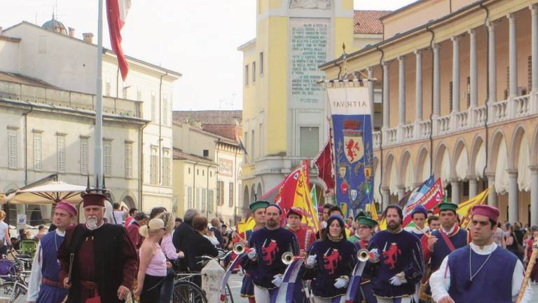 Donazione dei ceri, aperto il Palio 2014 Donazione dei ceri, aperto il Palio 2014