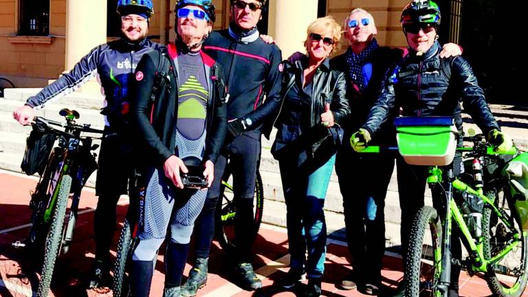 Quattro amici tentano l'impresa, in bici fino a Santiago de Compostela Quattro amici tentano l'impresa, in bici fino a Santiago de Compostela