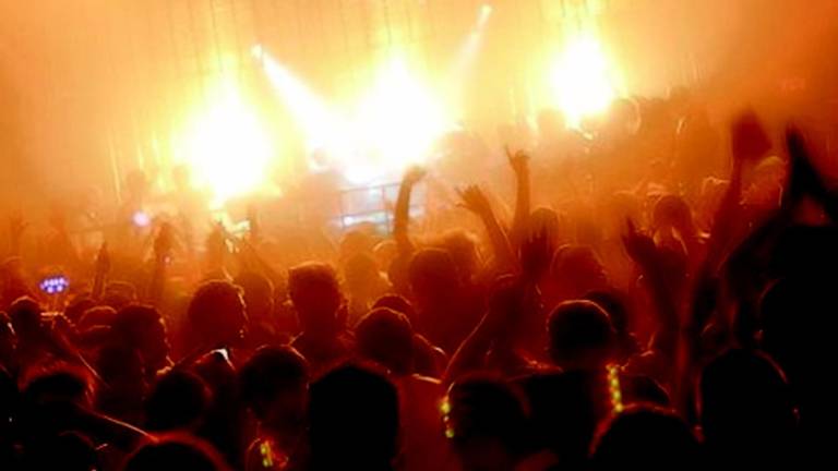 Bar, disco, ristoranti e zone colorate: le ipotesi del Governo Bar, disco, ristoranti e zone colorate: le ipotesi del Governo