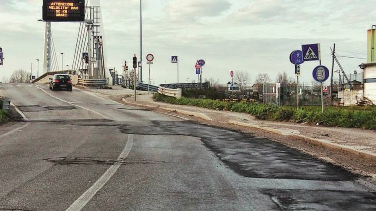 Strade a pezzi, pioggia di cause Strade a pezzi, pioggia di cause