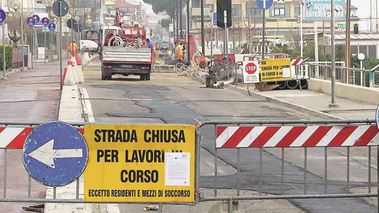Fogne, Viserbella isolata da un cantiere Fogne, Viserbella isolata da un cantiere