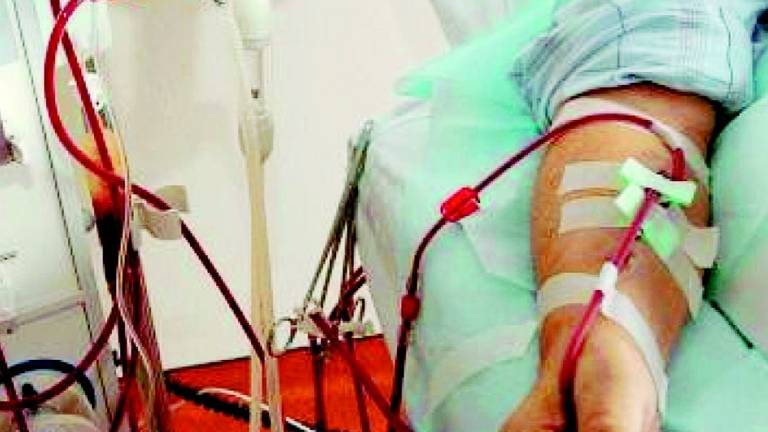 Muore dopo la dialisi, indagati due medici Muore dopo la dialisi, indagati due medici