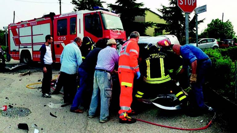 Due incidenti e quattro feriti in pochi minuti Due incidenti e quattro feriti in pochi minuti