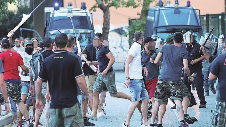 Scontri al Neri, puniti i tifosi del Rimini niente biglietti per l'esordio a Scandicci Scontri al Neri, puniti i tifosi del Rimini niente biglietti per l'esordio a Scandicci