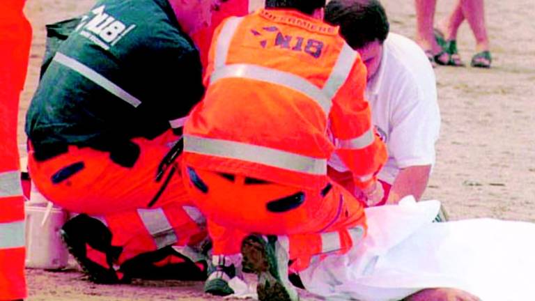 Muore in mare sotto gli occhi degli amici Muore in mare sotto gli occhi degli amici